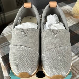 Girls Tom’s slip on sneakers size 2